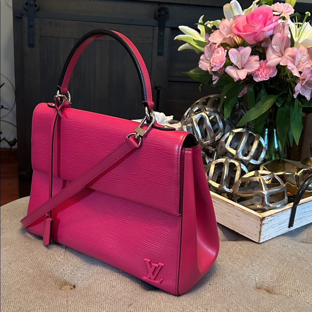 Louis Vuitton Epi Cluny MM Handbag - Picture 5 of 17